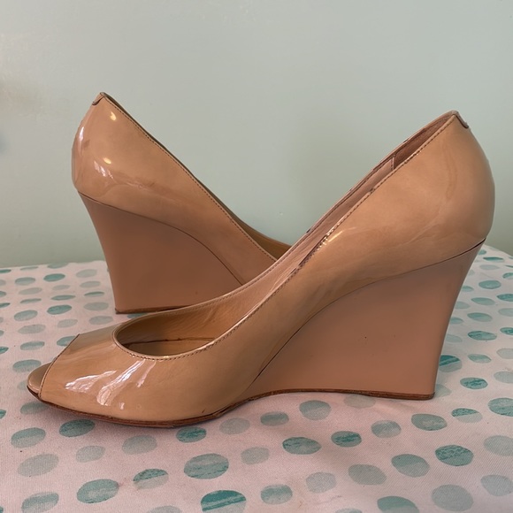 ***NEED GONE ASAP***Jimmy Choo patent leather peep toe wedges size 39 - Picture 4 of 10